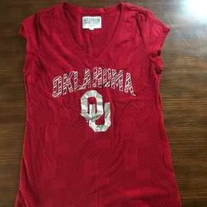 OU fitted v-neck